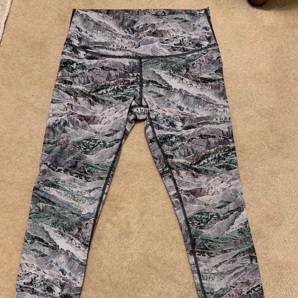 size 8 Lululemon high waist wunder 7/8 legging